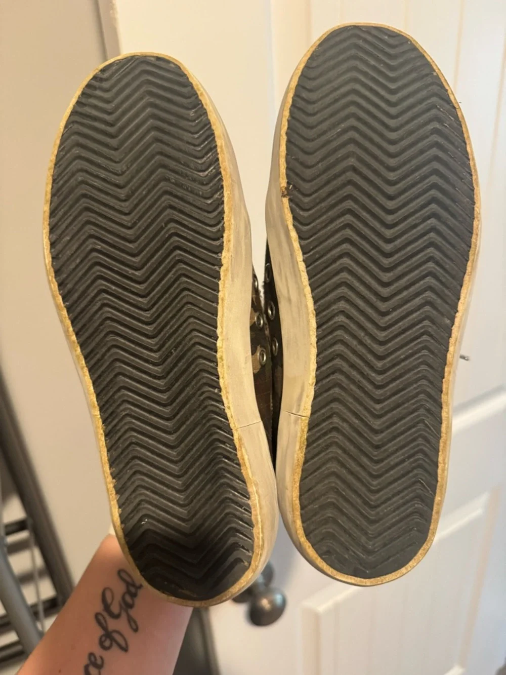 Golden Goose Camo Sneakers with Pink Star - Picture 7 of 10